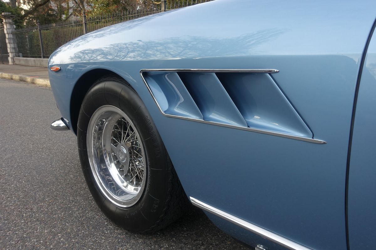 Ferrari 330 GT 2+2