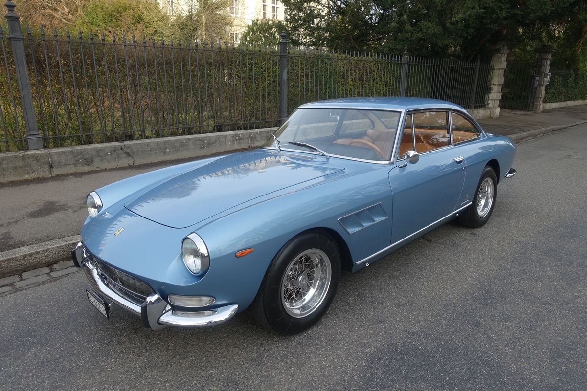 Ferrari 330 GT 2+2