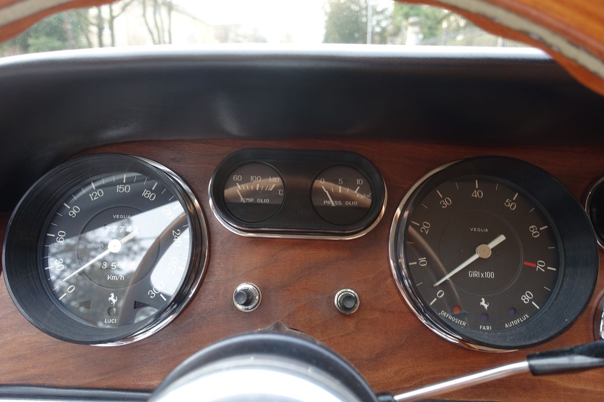 Ferrari 330 GT 2+2