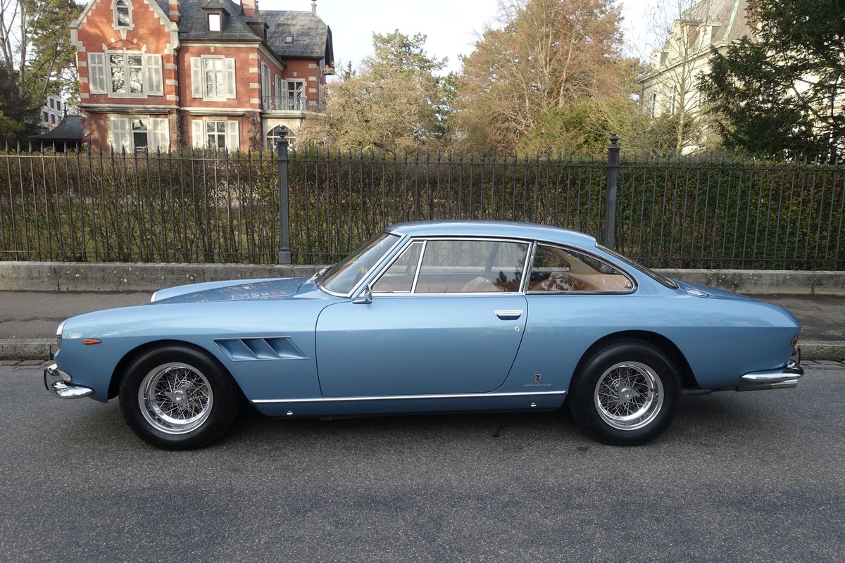 Ferrari 330 GT 2+2
