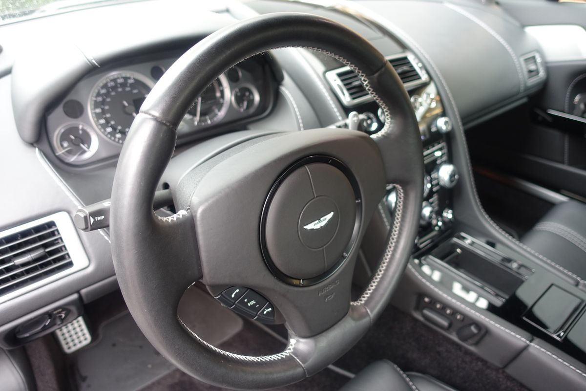 Aston Martin Vantage S