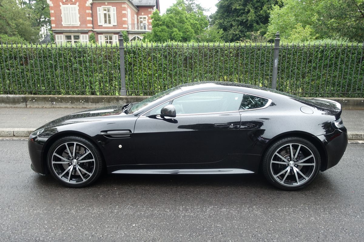 Aston Martin Vantage S