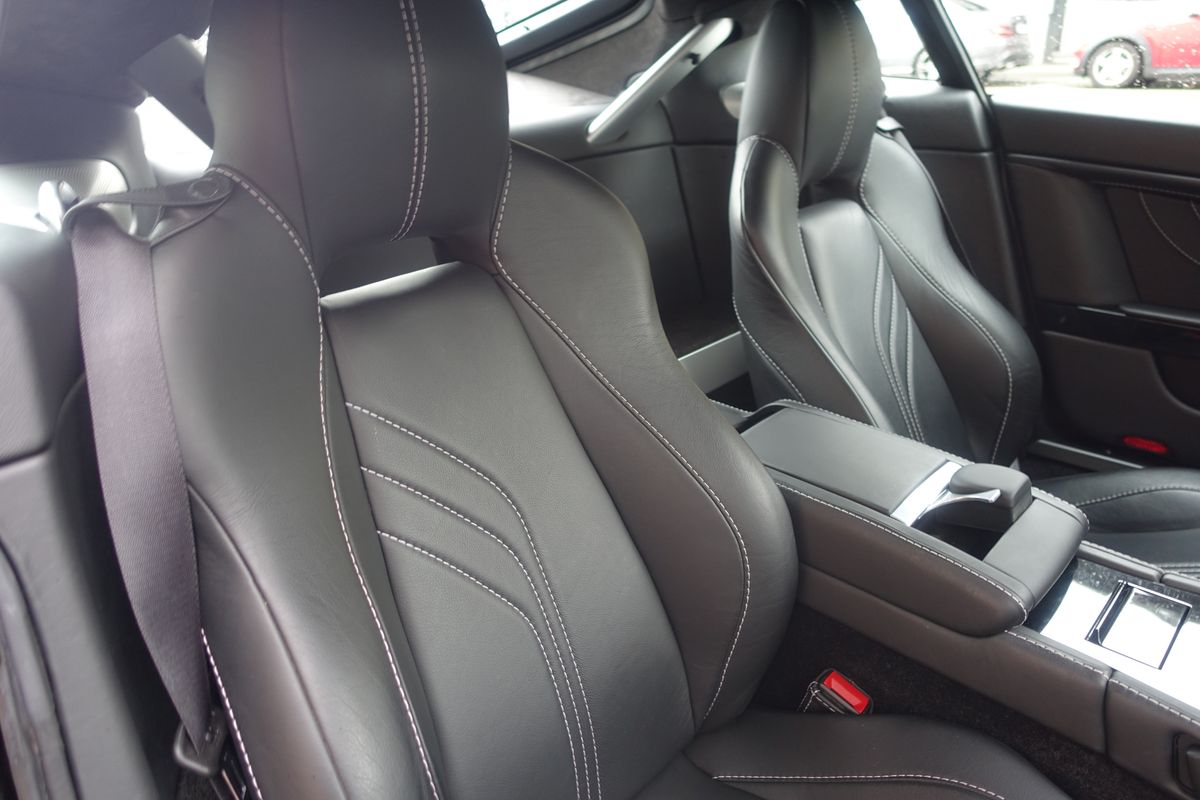 Aston Martin Vantage S