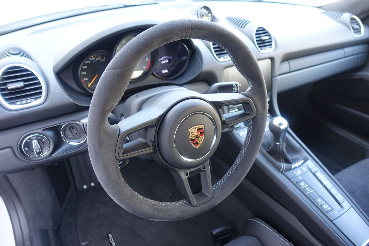 Porsche 718 Cayman GT4