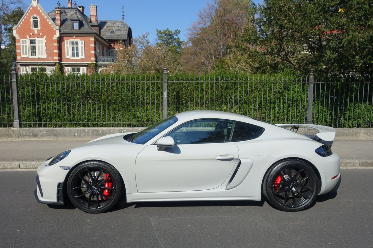 Porsche 718 Cayman GT4