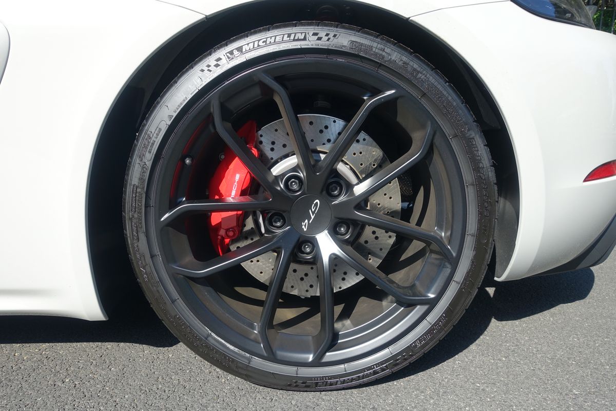 Porsche 718 Cayman GT4