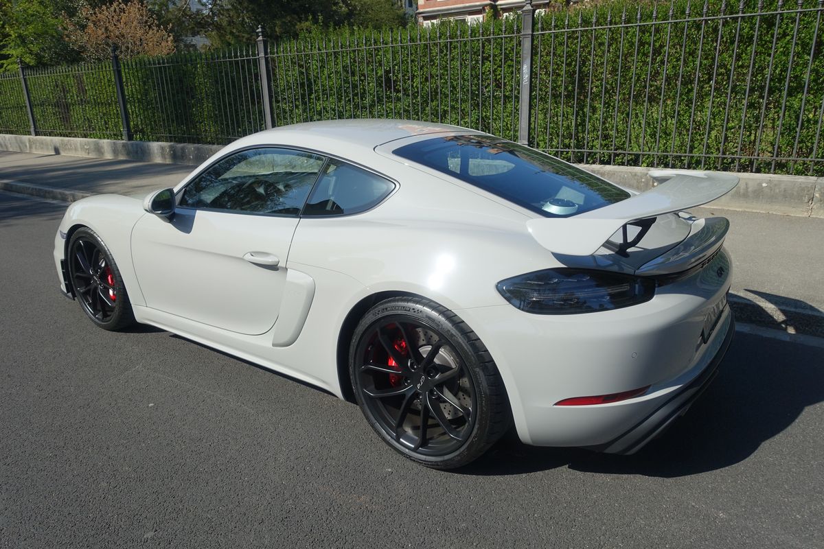Porsche 718 Cayman GT4
