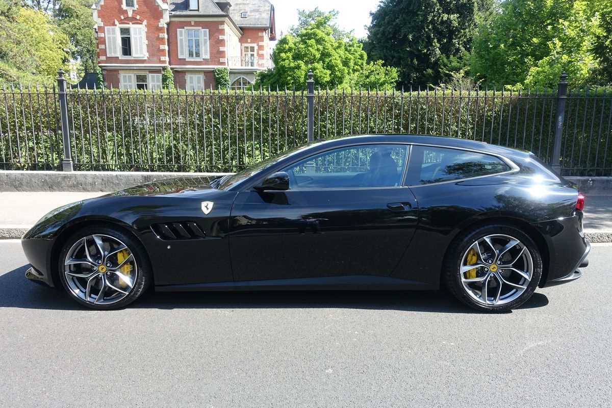 Ferrari GTC4 Lusso T