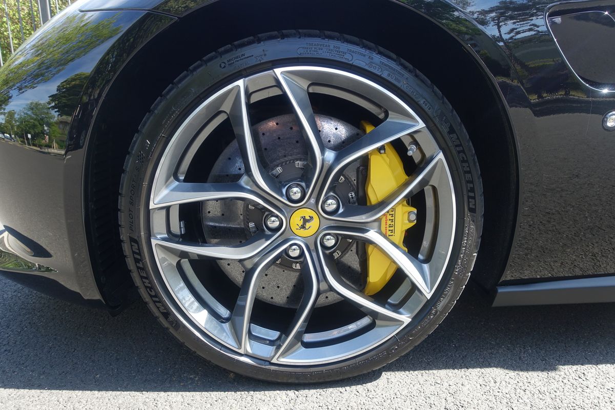 Ferrari GTC4 Lusso T