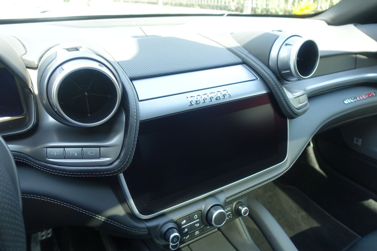 Ferrari GTC4 Lusso T