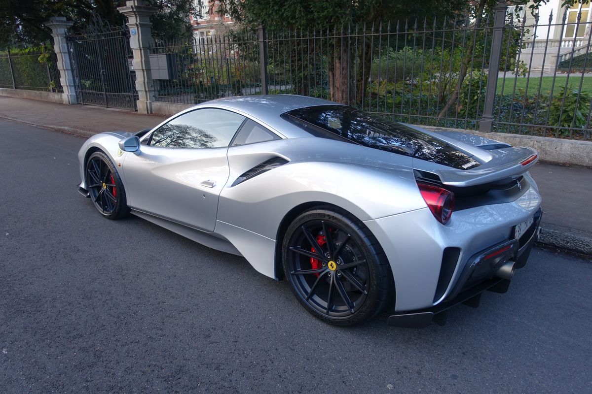 Ferrari 488 Pista