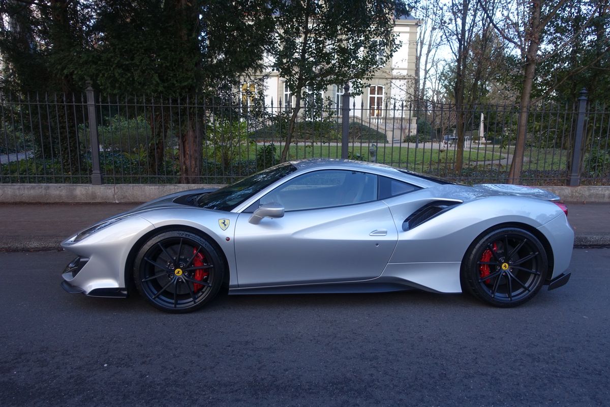Ferrari 488 Pista