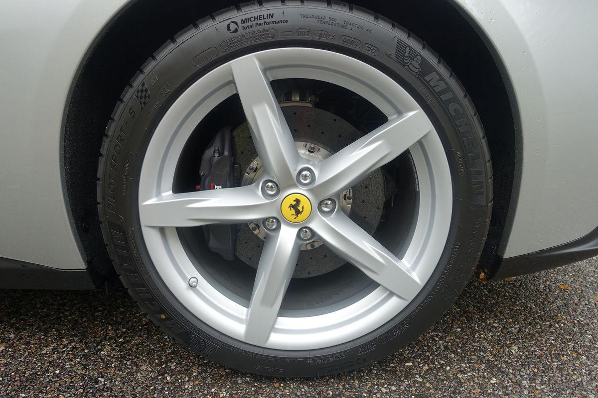 Ferrari GTC4 Lusso T