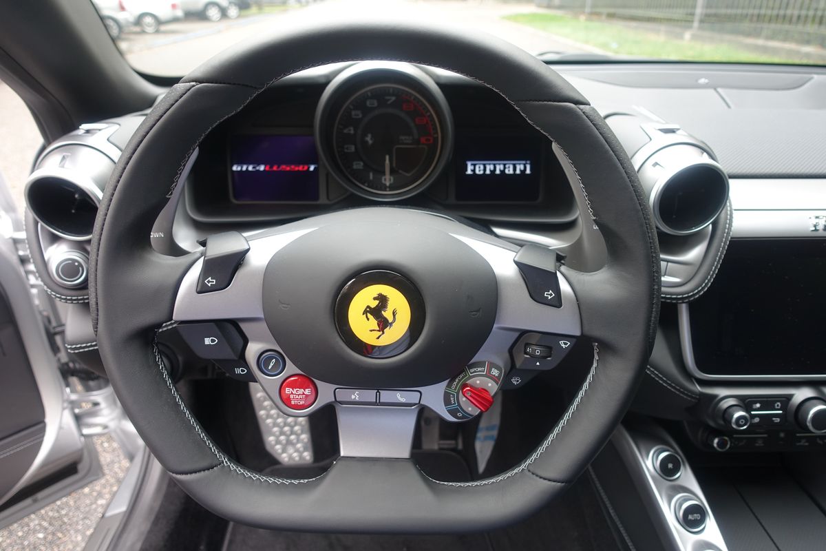 Ferrari GTC4 Lusso T