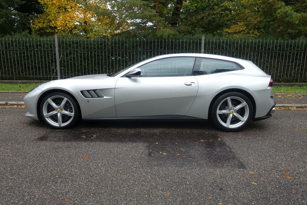 Ferrari GTC4 Lusso T