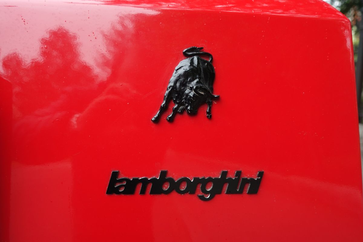 Lamborghini LM 002