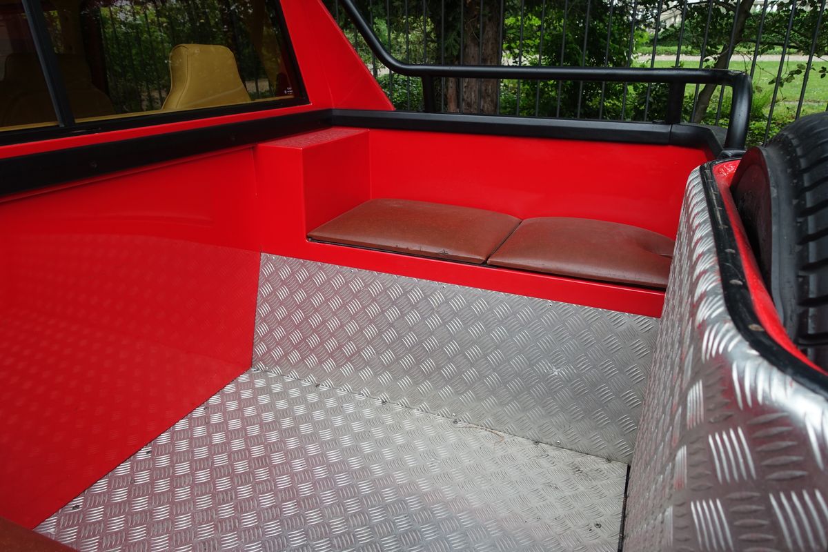 Lamborghini LM 002