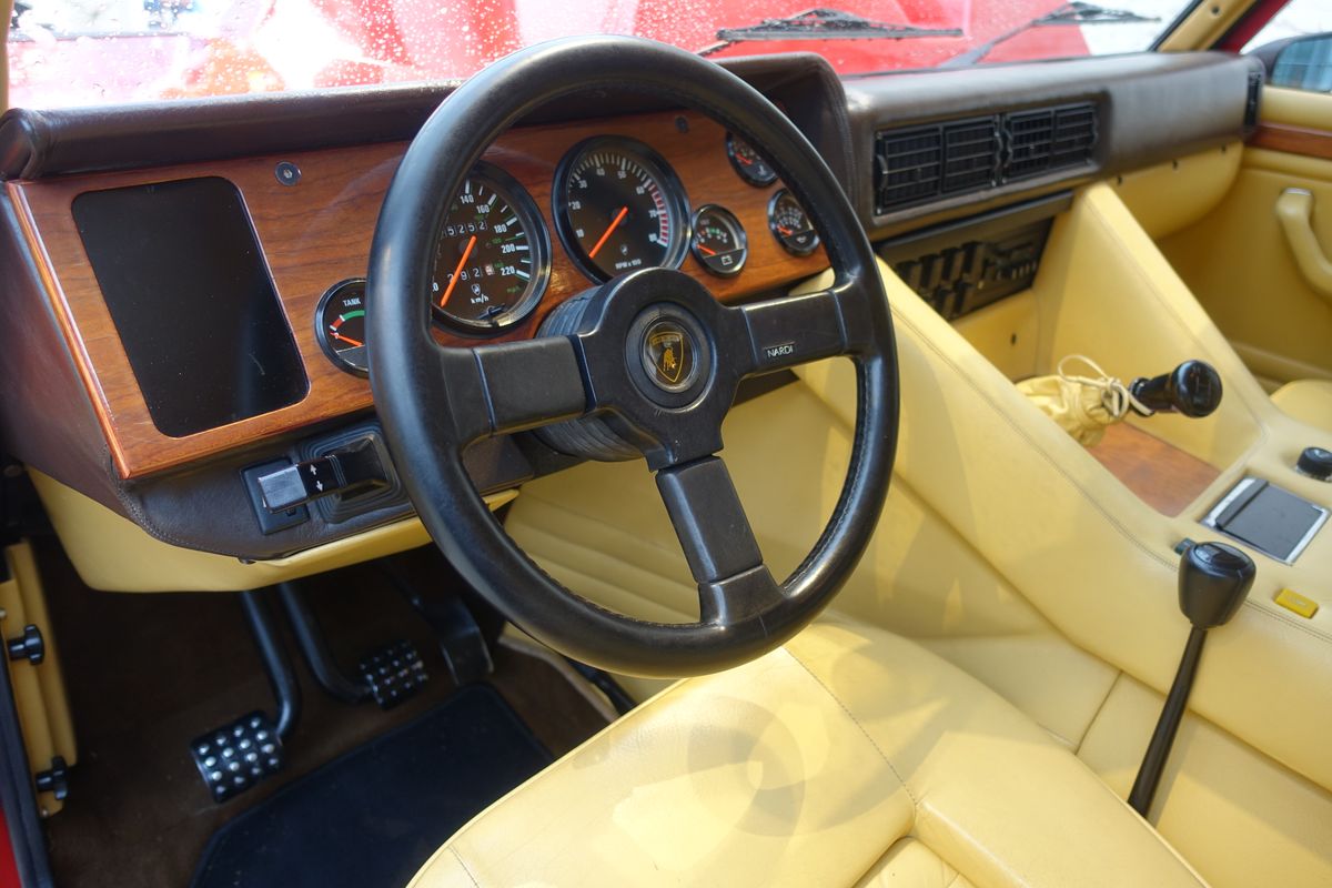 Lamborghini LM 002