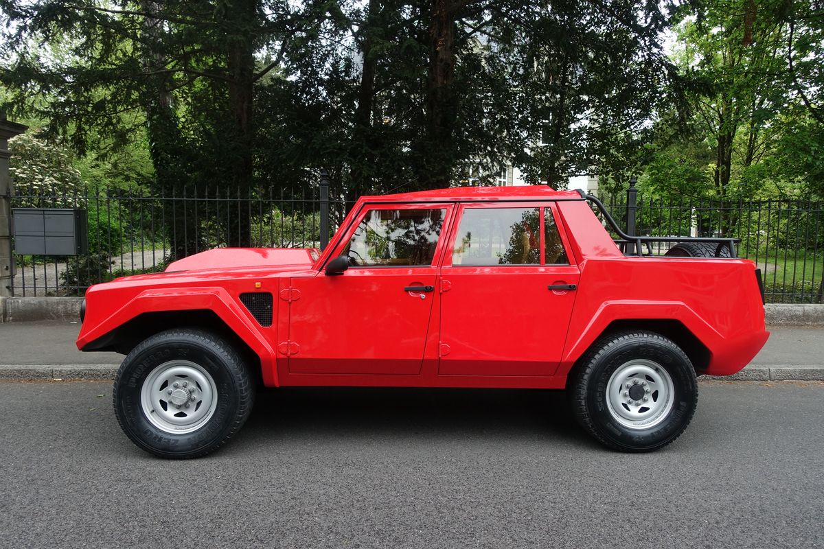 Lamborghini LM 002