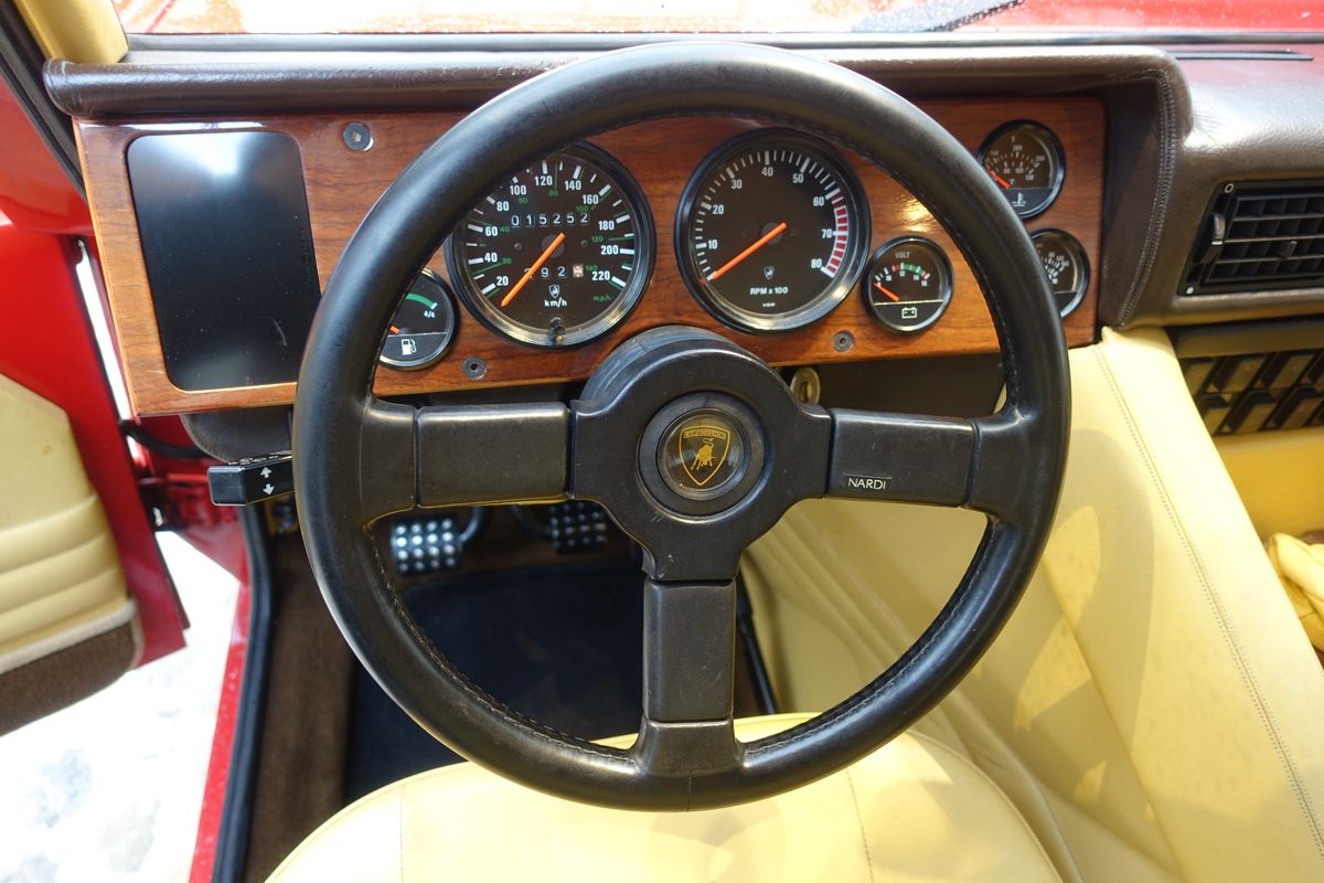 Lamborghini LM 002