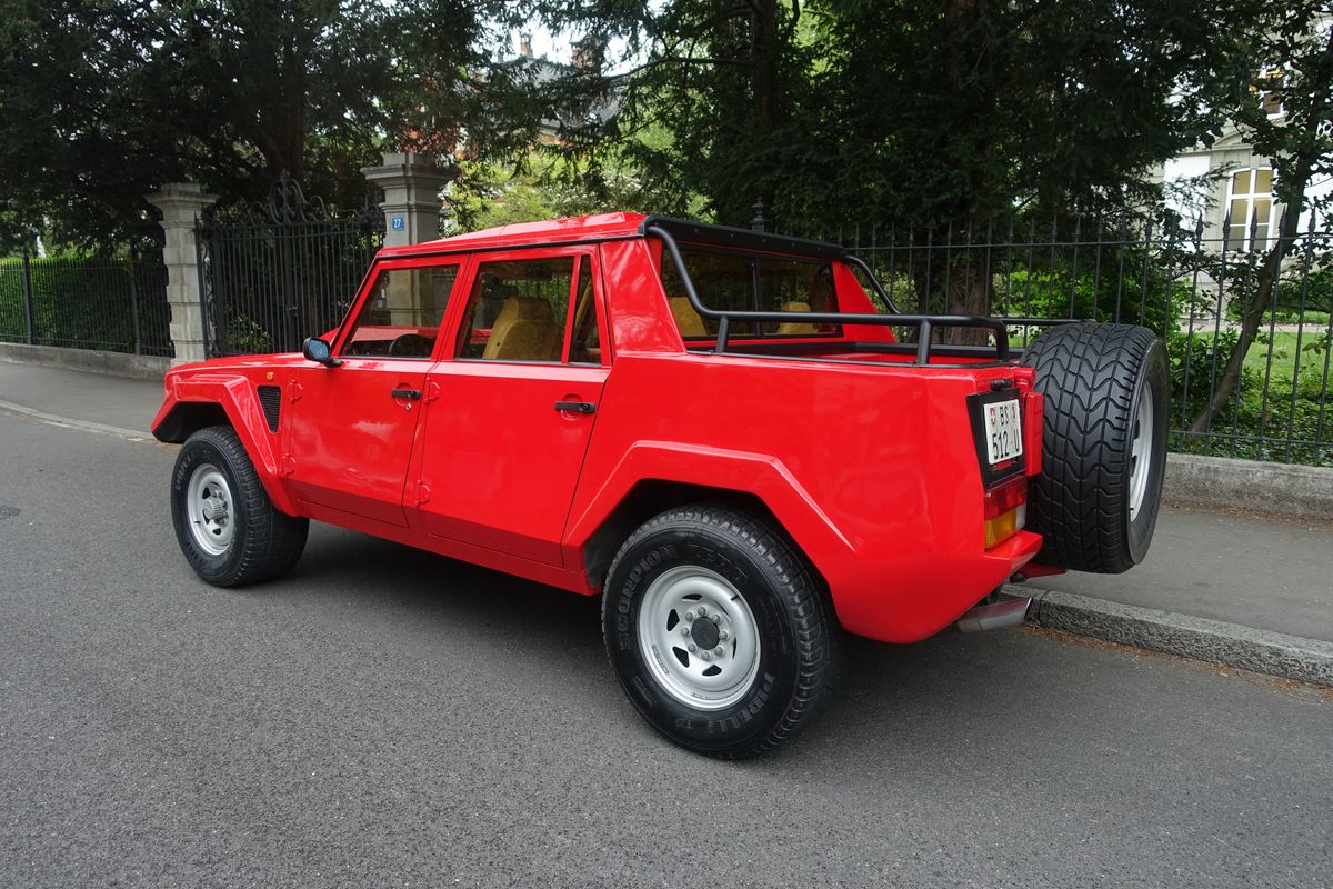 Lamborghini LM 002