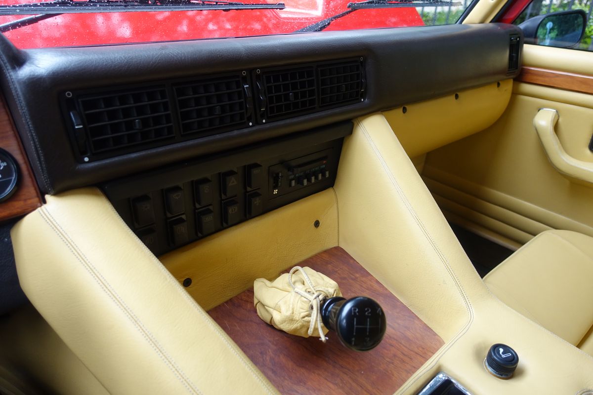 Lamborghini LM 002