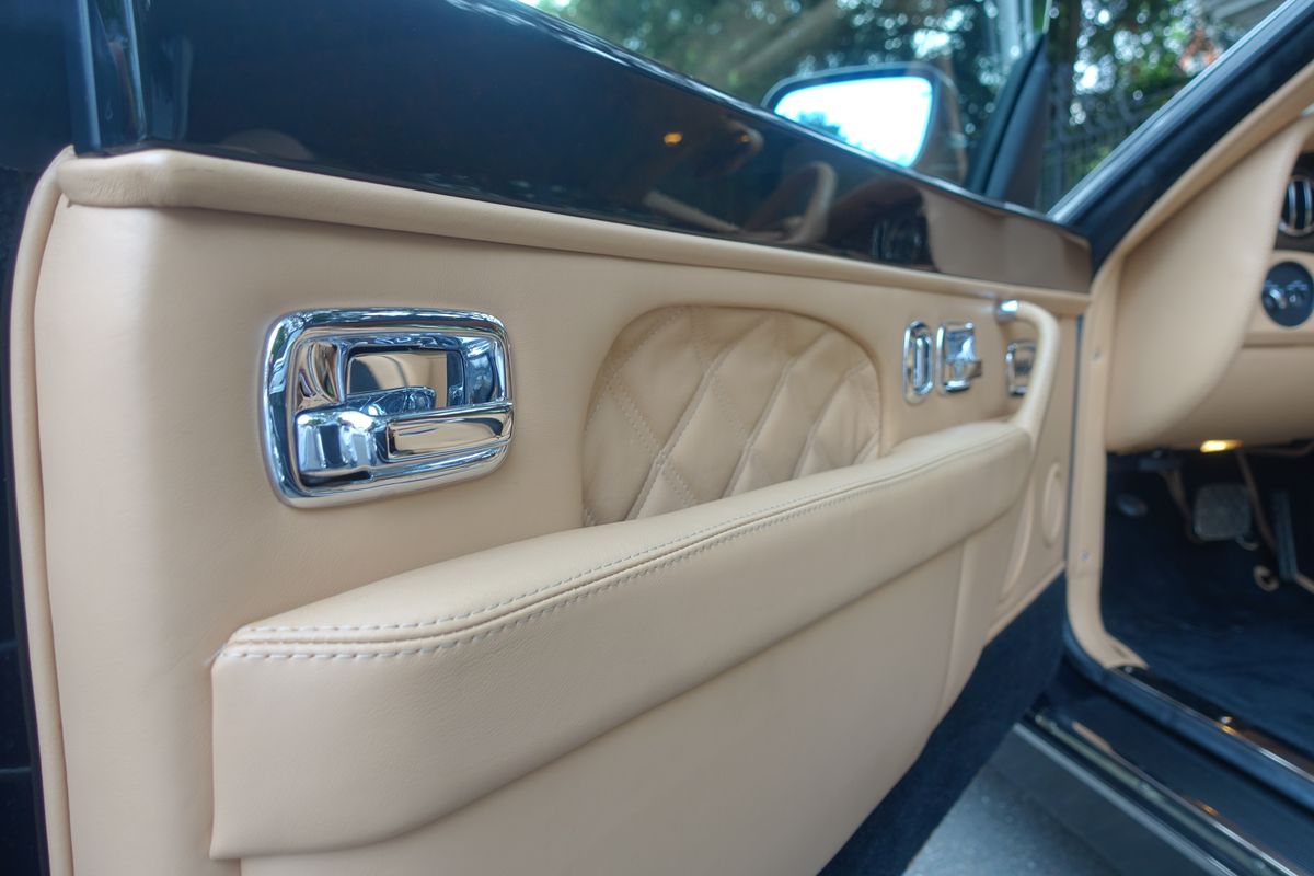 Bentley Azure Final Series
