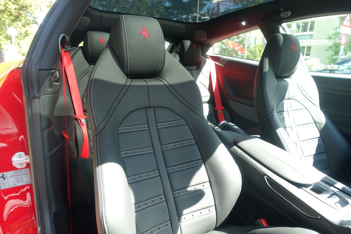 Ferrari GTC4 Lusso T