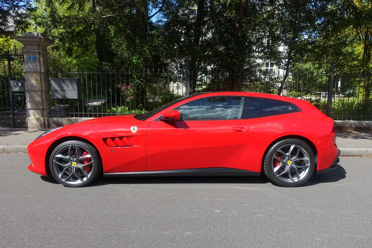 Ferrari GTC4 Lusso T