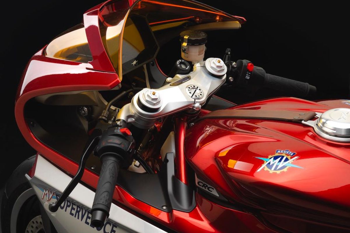 MV AGUSTA Superveloce 800 Serie "Oro"