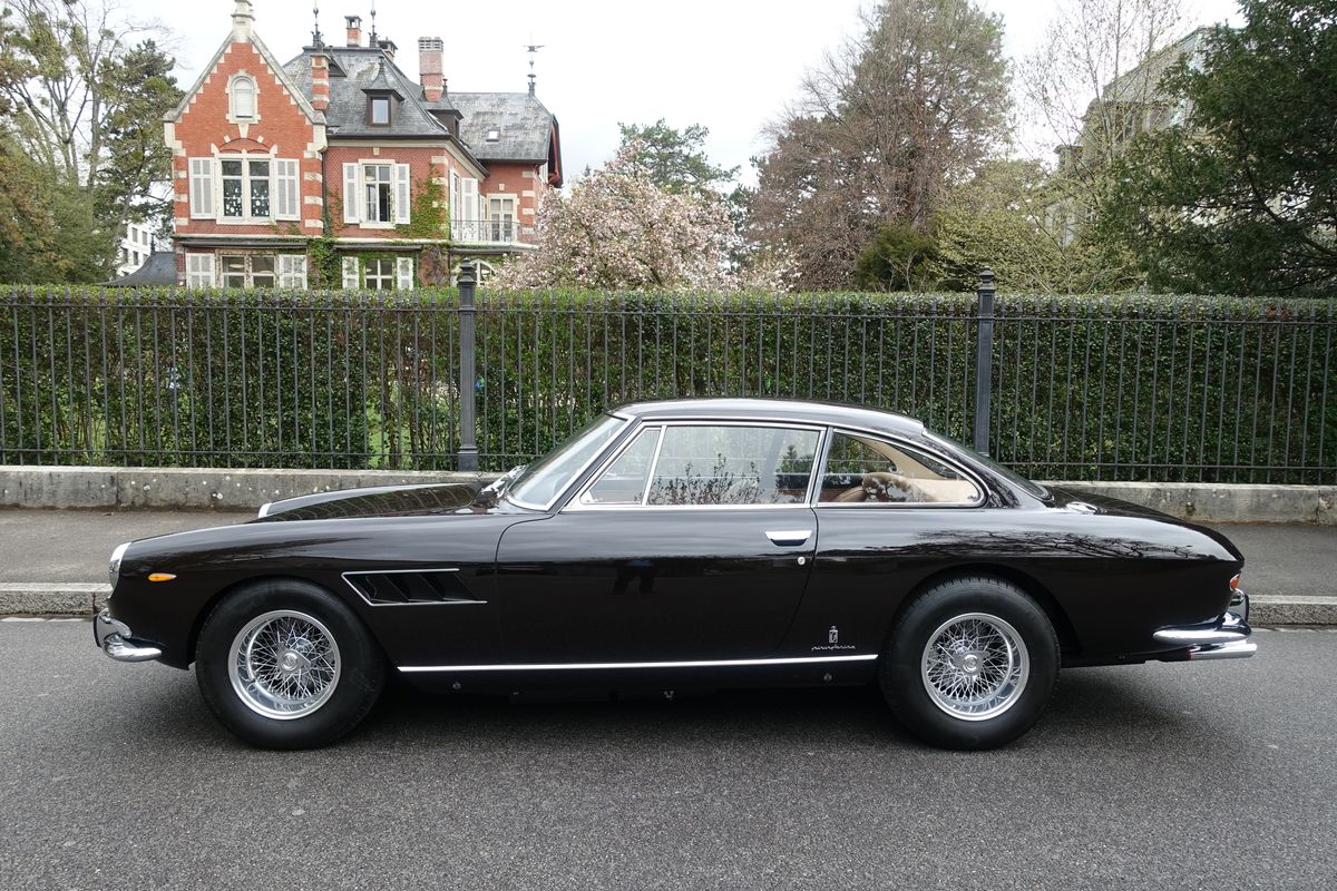 Ferrari 330 GT 2+2
