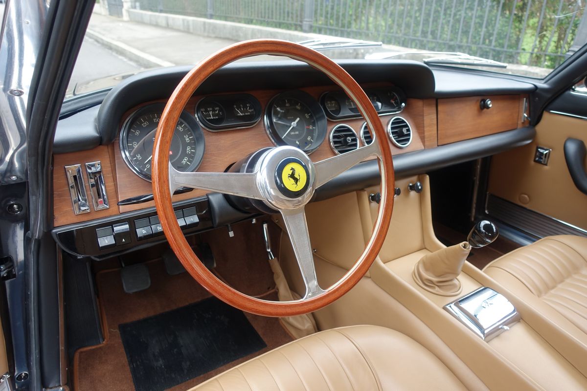 Ferrari 330 GT 2+2