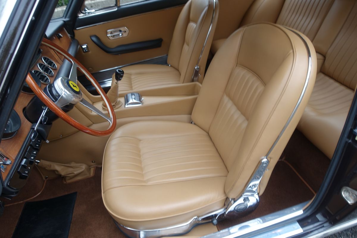 Ferrari 330 GT 2+2