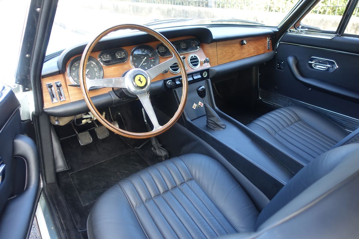 Ferrari 330 GT 2+2