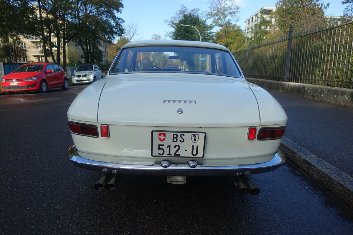 Ferrari 330 GT 2+2