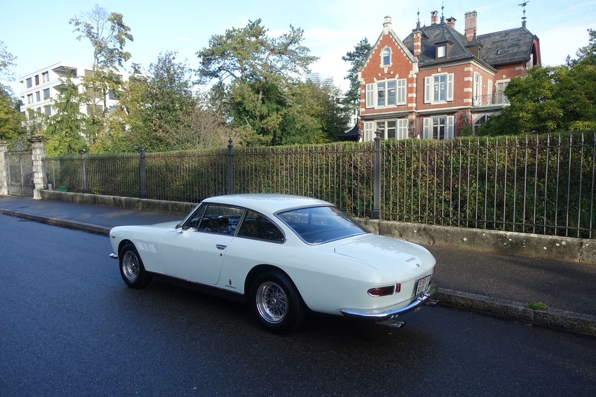 Ferrari 330 GT 2+2