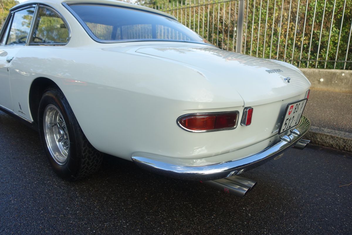 Ferrari 330 GT 2+2