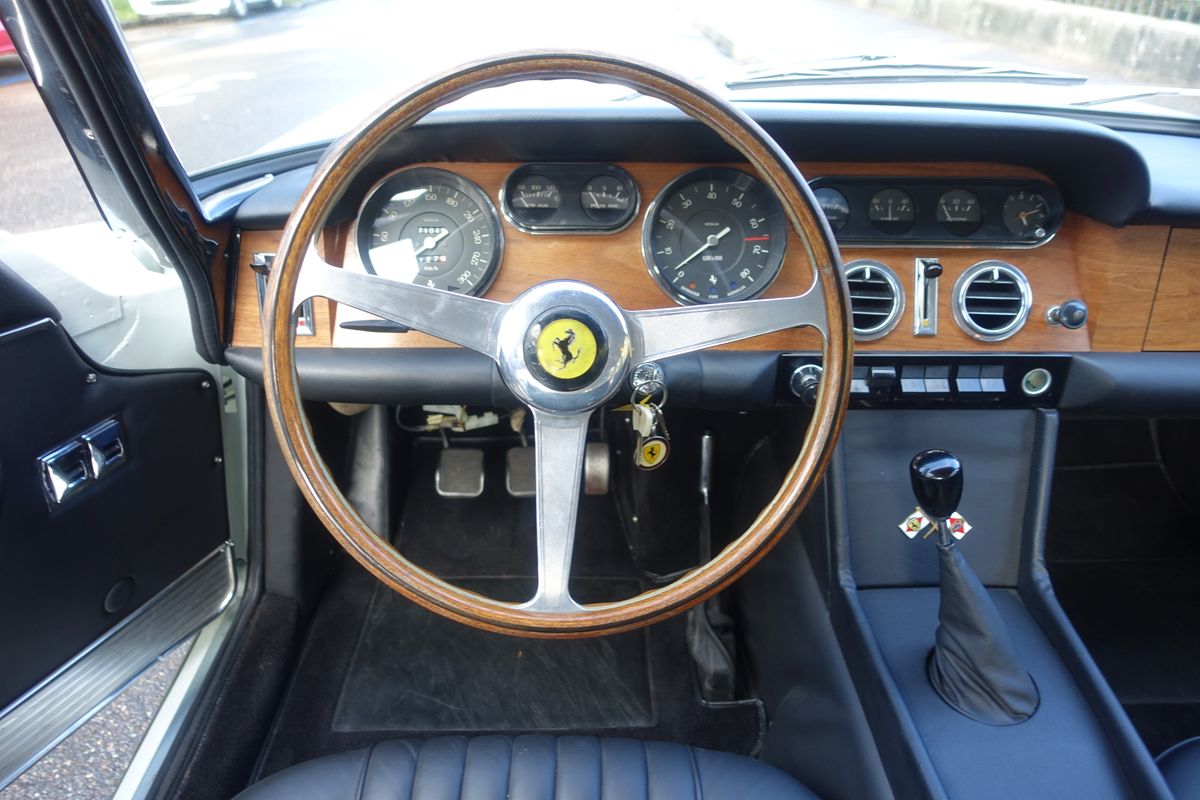 Ferrari 330 GT 2+2