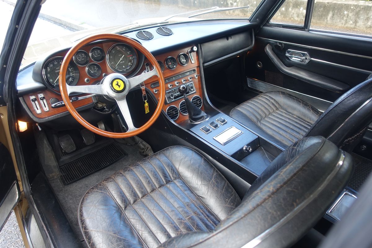 Ferrari 365 GT 2+2