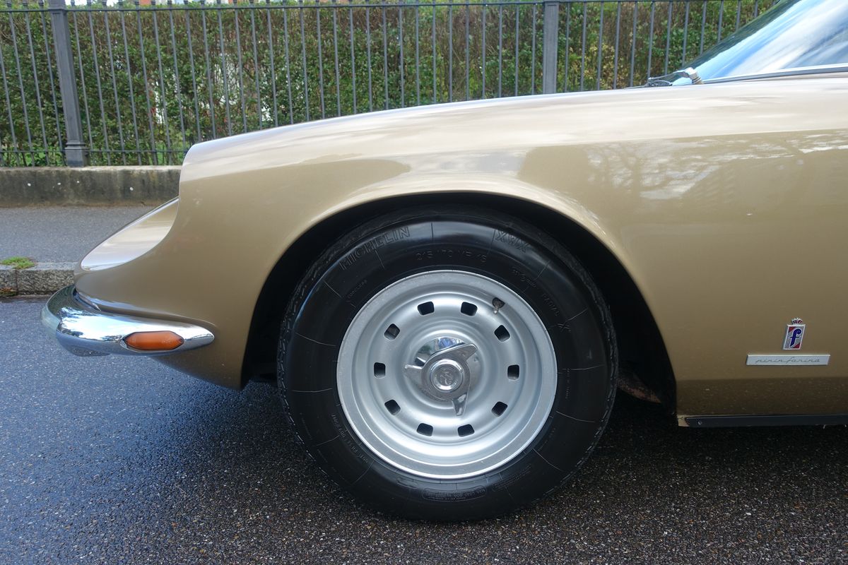 Ferrari 365 GT 2+2
