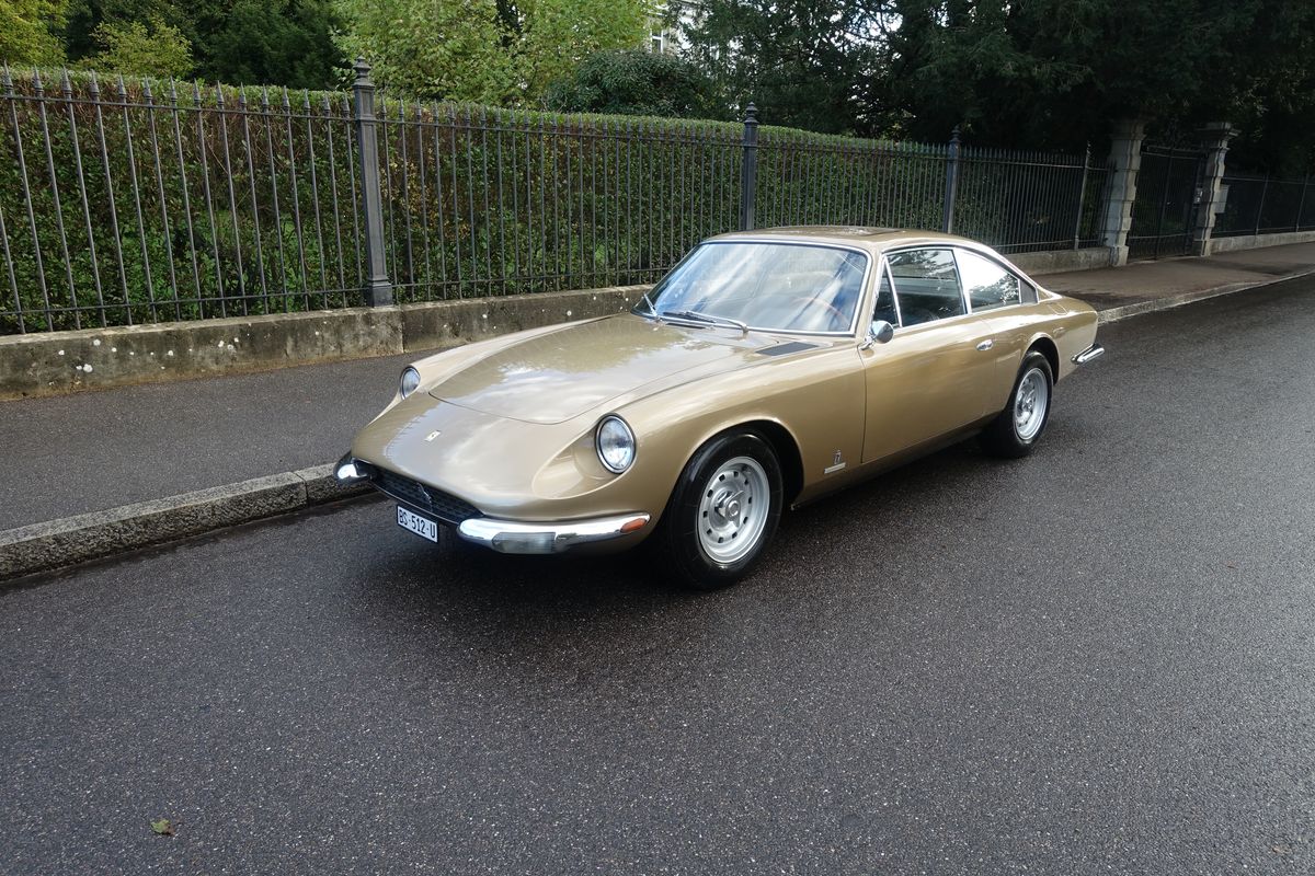 Ferrari 365 GT 2+2