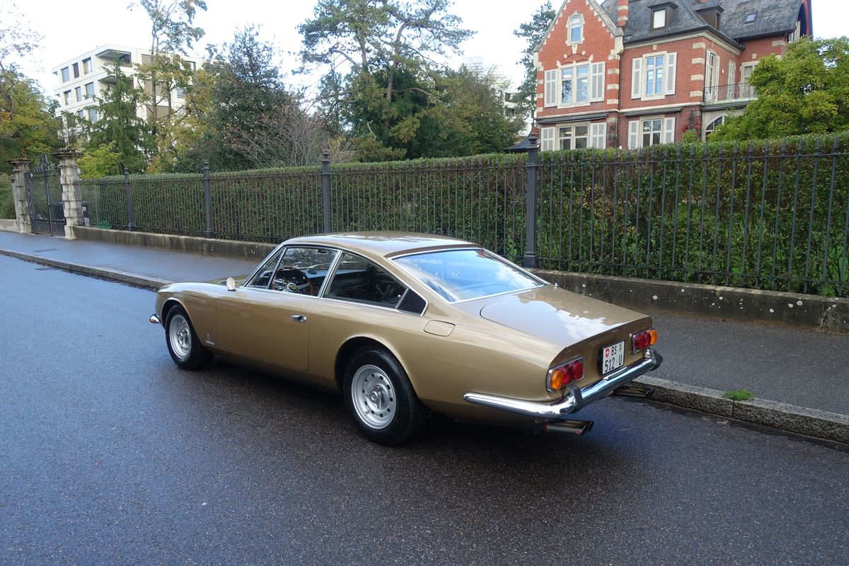 Ferrari 365 GT 2+2