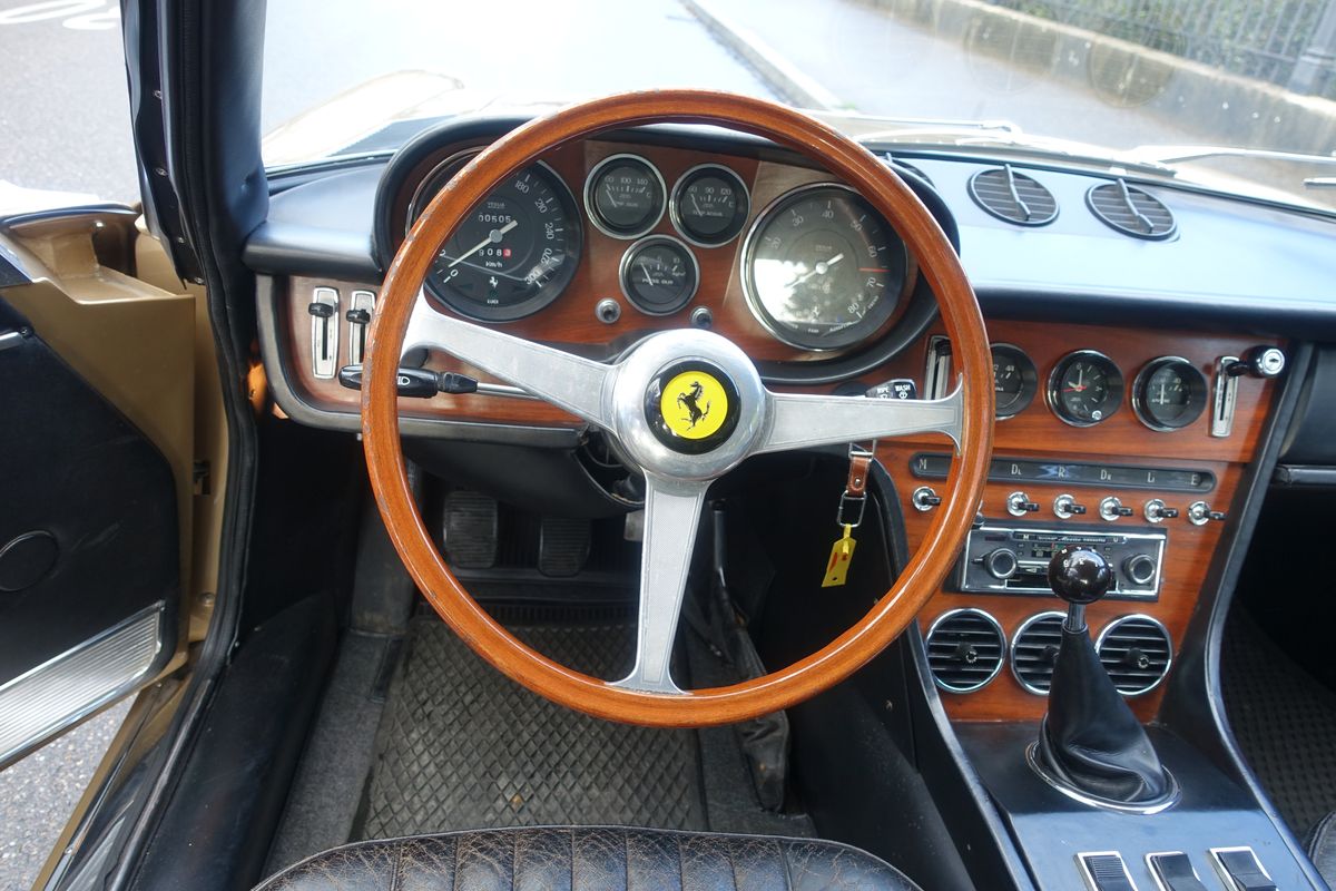 Ferrari 365 GT 2+2