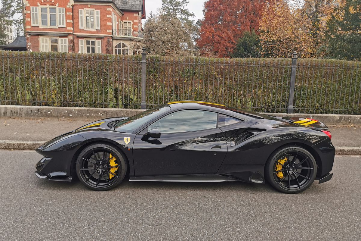 Ferrari 488 Pista