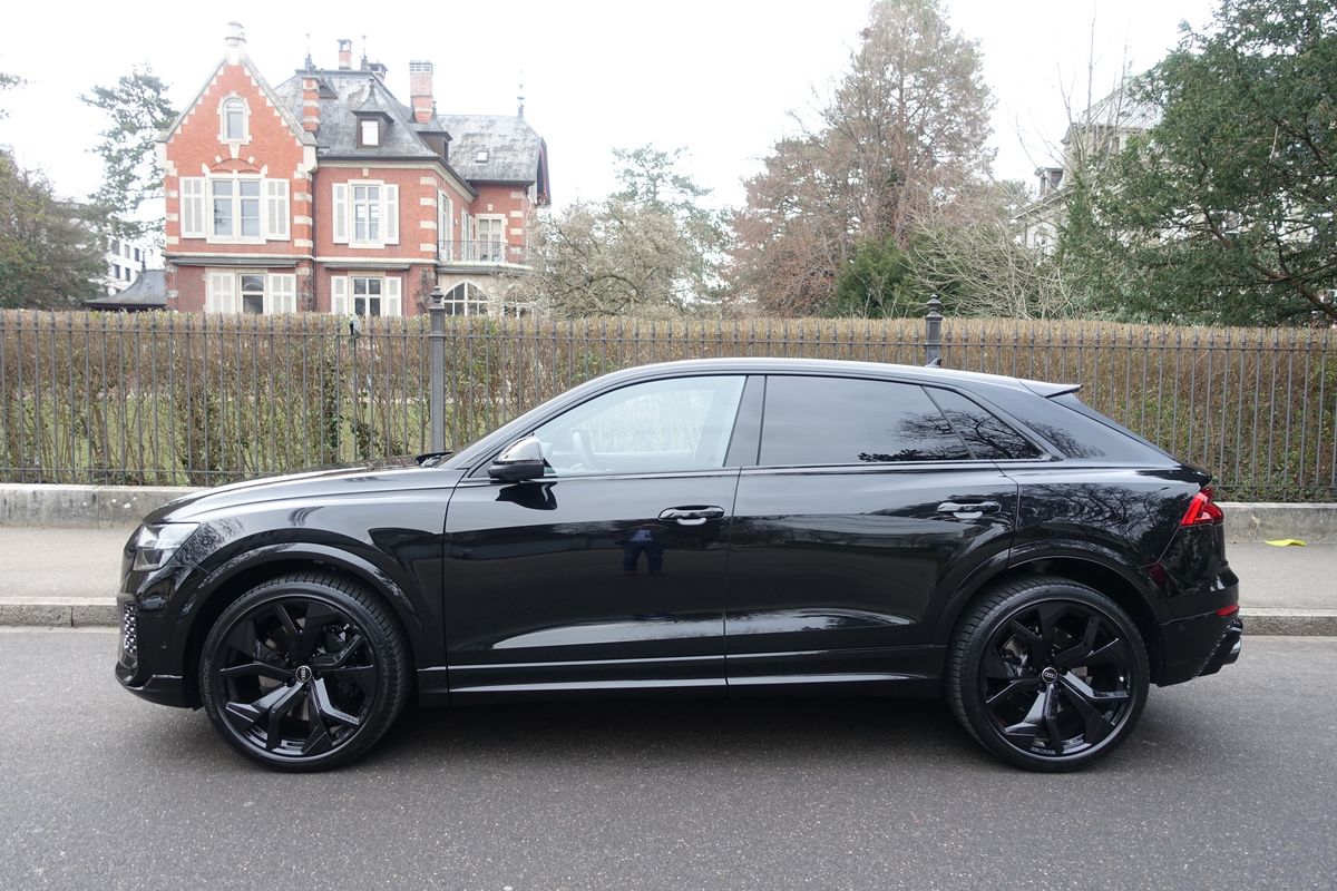 Audi RSQ8