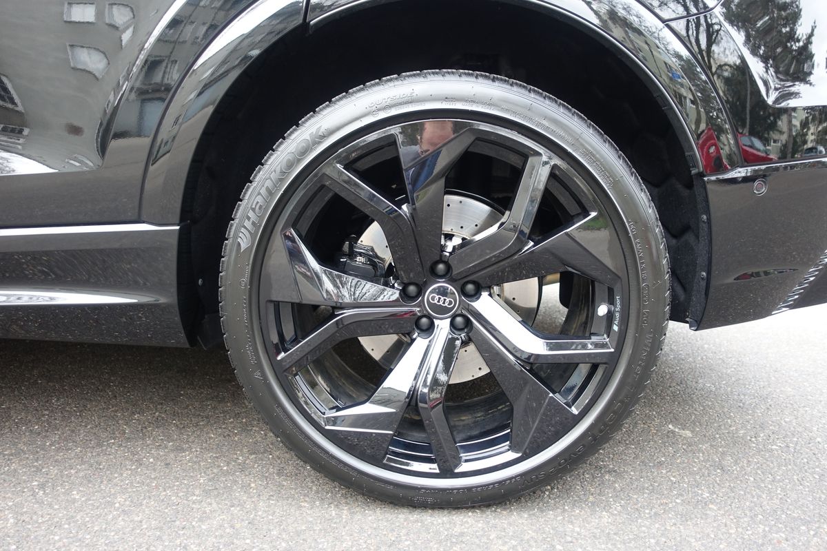 Audi RSQ8
