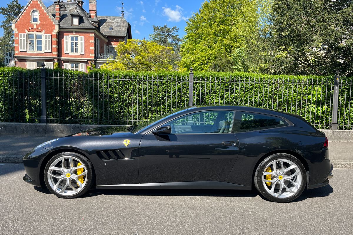 Ferrari GTC4 Lusso T