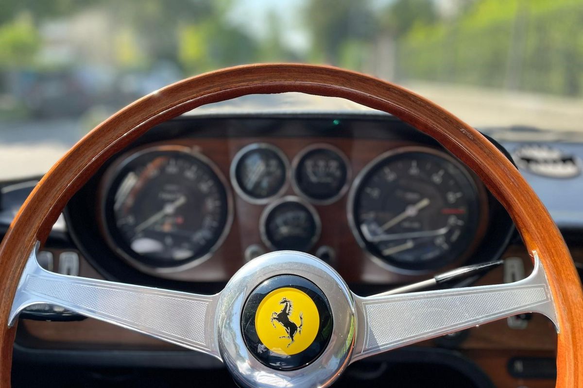 Ferrari 365 GT 2+2