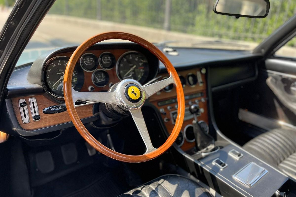 Ferrari 365 GT 2+2