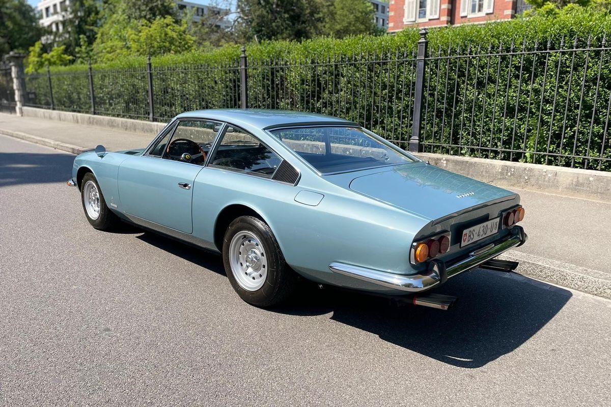 Ferrari 365 GT 2+2